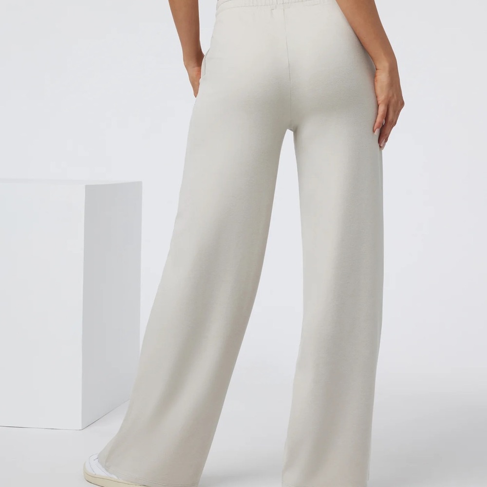 NWOT Vuori Halo Essential Wideleg Pant Ecru Heather Women’s Small - Picture 3 of 9